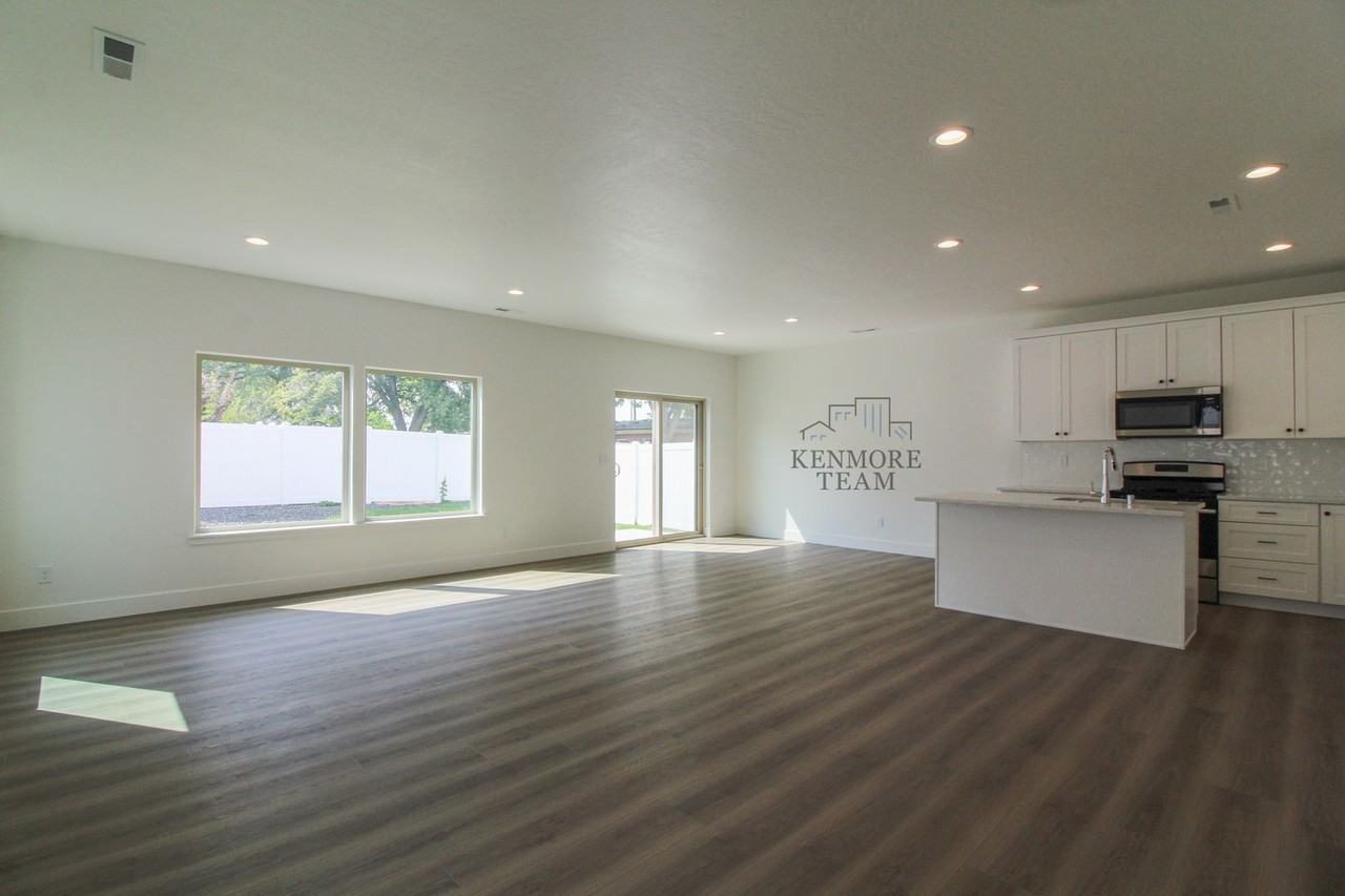 1030 S Underwood Pl - Photo 2 of 20