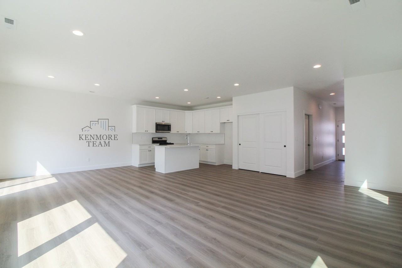 1030 S Underwood Pl - Photo 3 of 20
