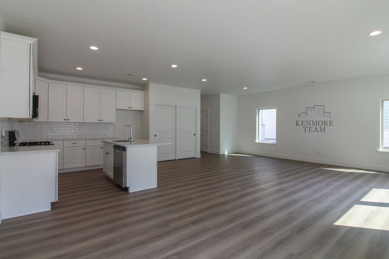 1030 S Underwood Pl - Photo 4 of 20