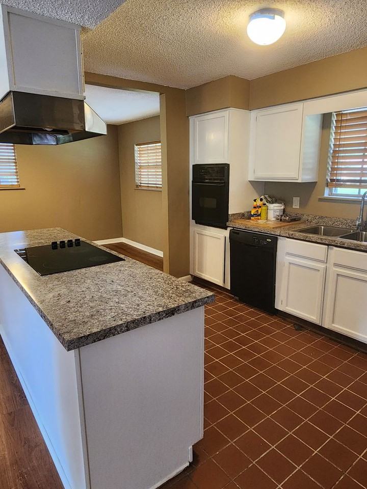 111 Holiday Dr - Photo 2 of 14