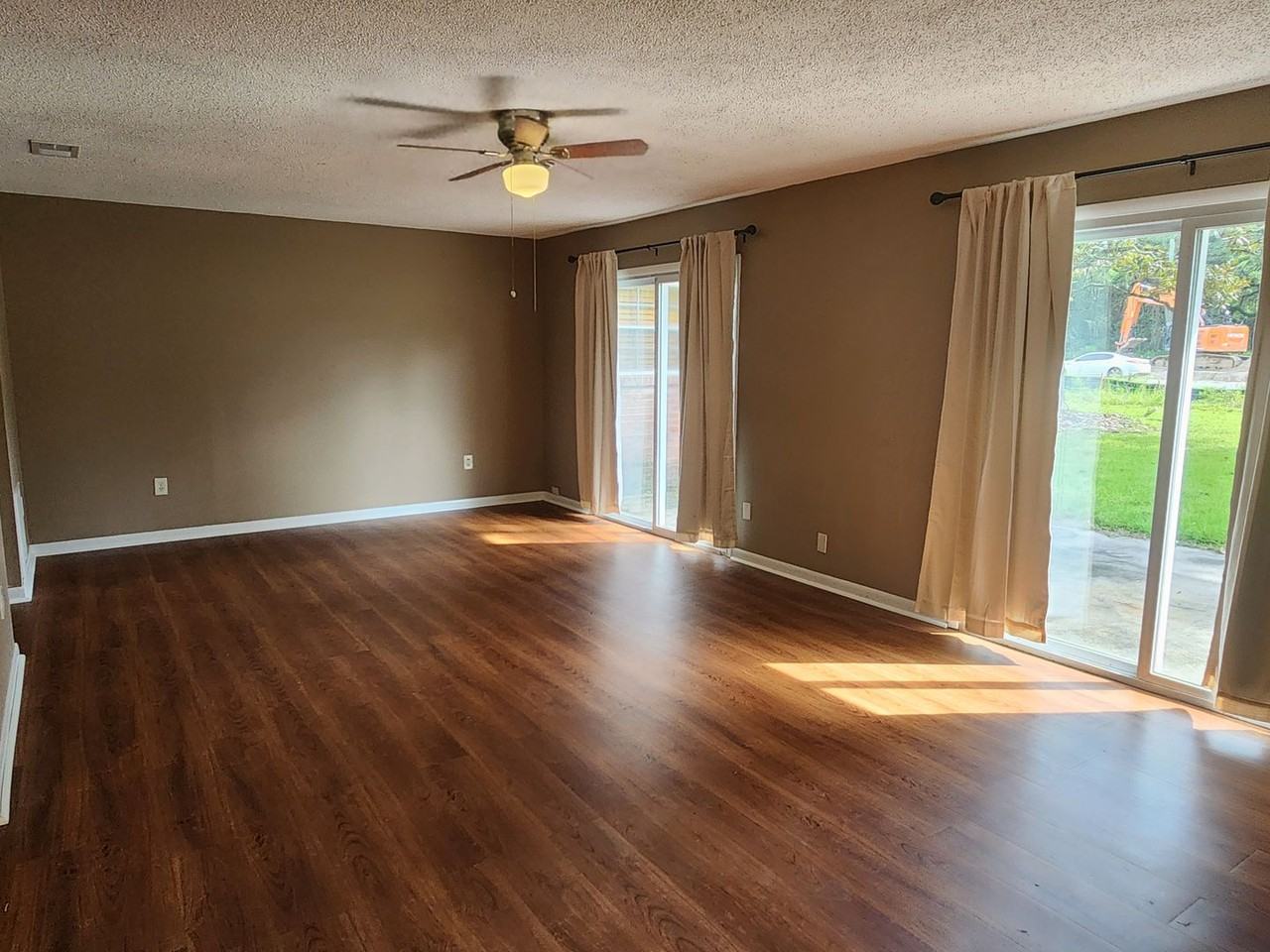 111 Holiday Dr - Photo 5 of 14