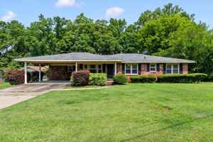 featured image of 2496 Valley View Ln