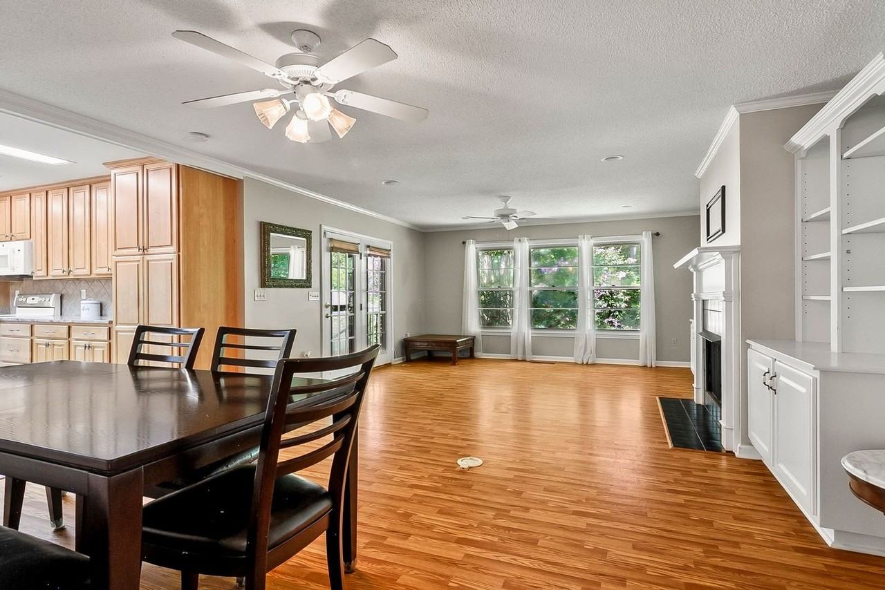 2496 Valley View Ln - Photo 6 of 30
