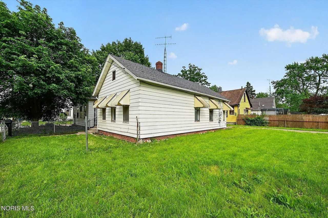 2938 Chase St - Photo 2 of 29