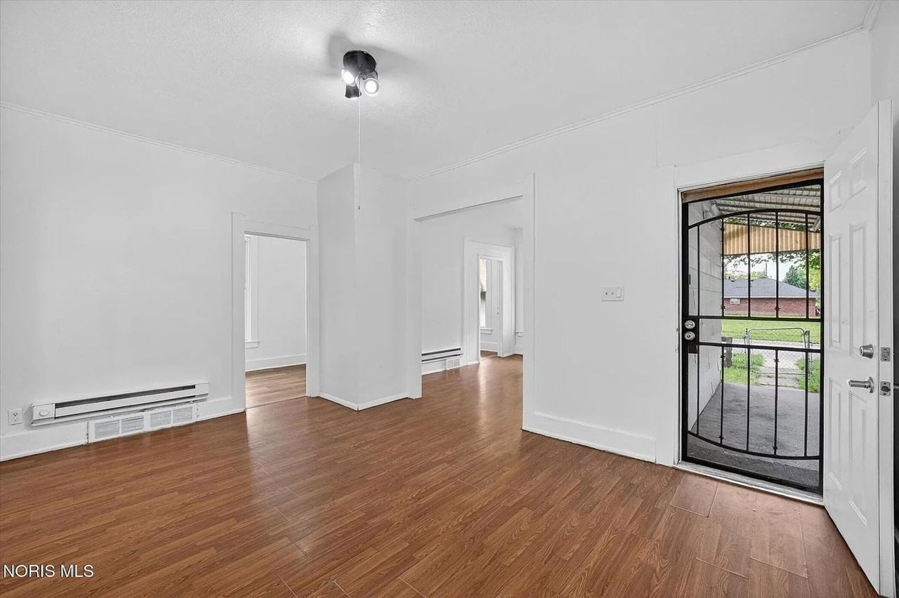 2938 Chase St - Photo 4 of 29