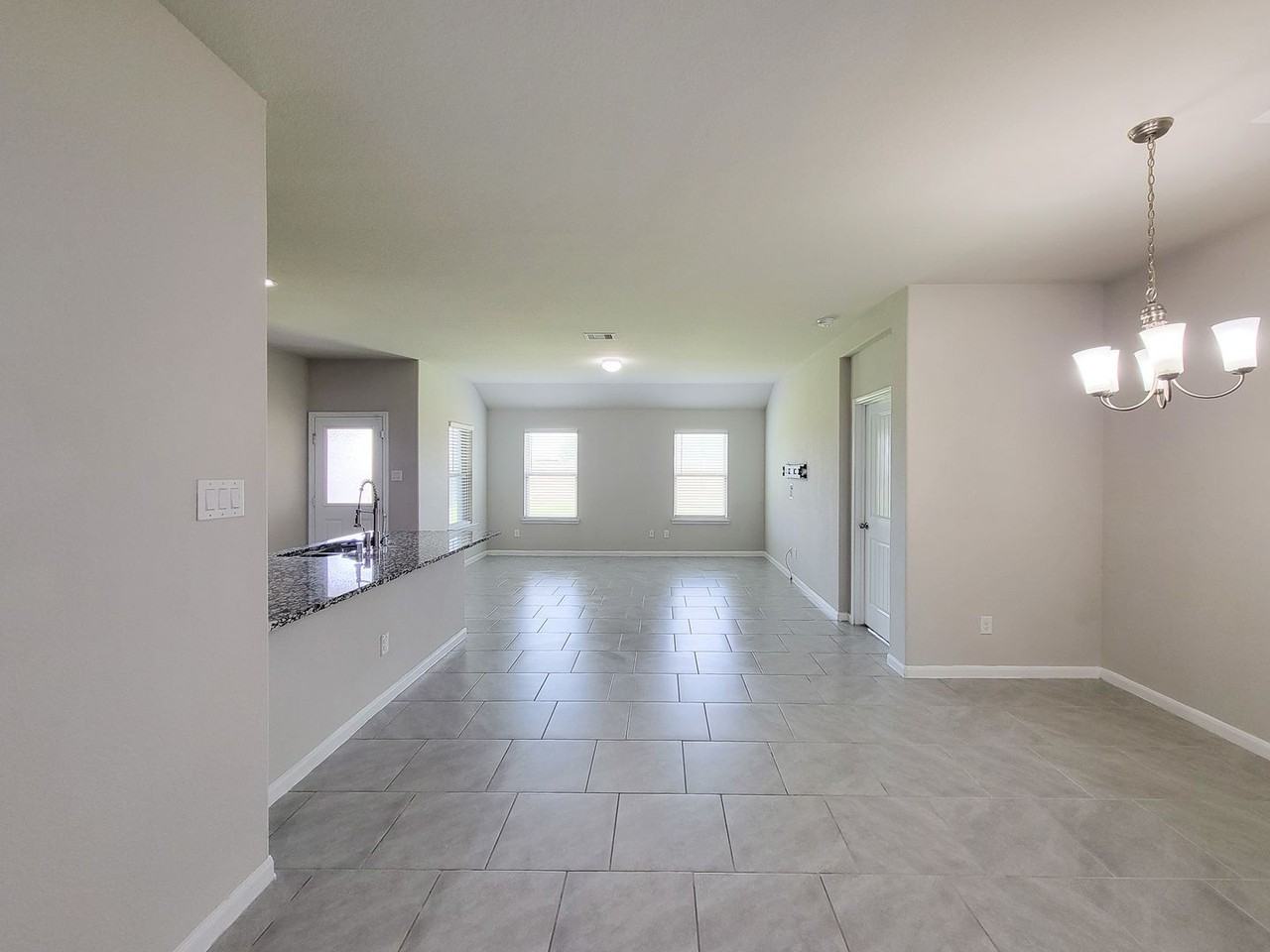 29614 Breakwater Dr - Photo 5 of 43