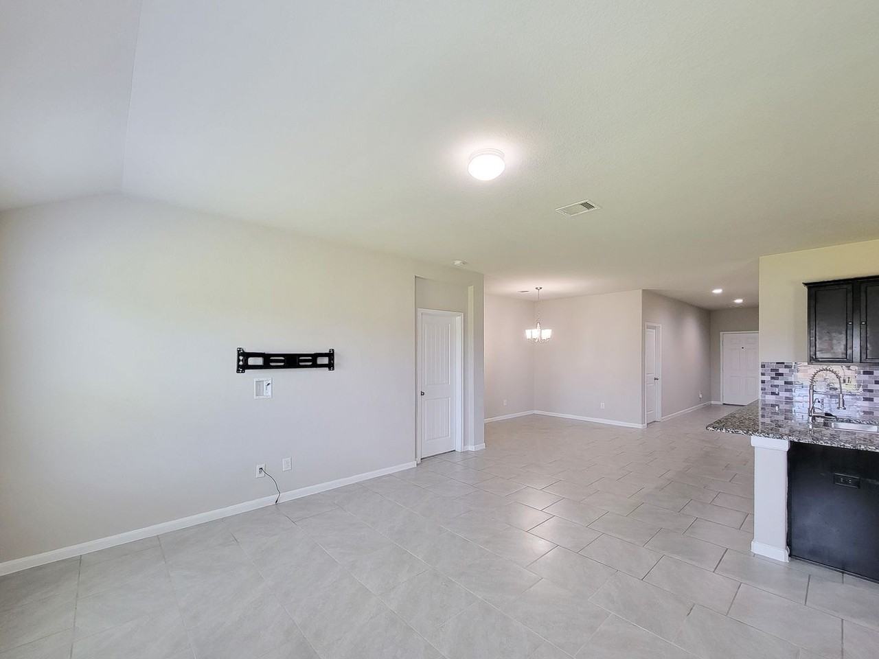 29614 Breakwater Dr - Photo 6 of 43