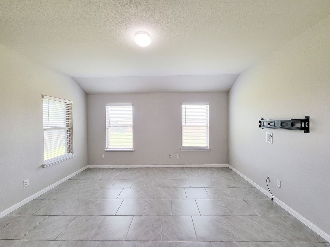 29614 Breakwater Dr - Photo 7 of 43