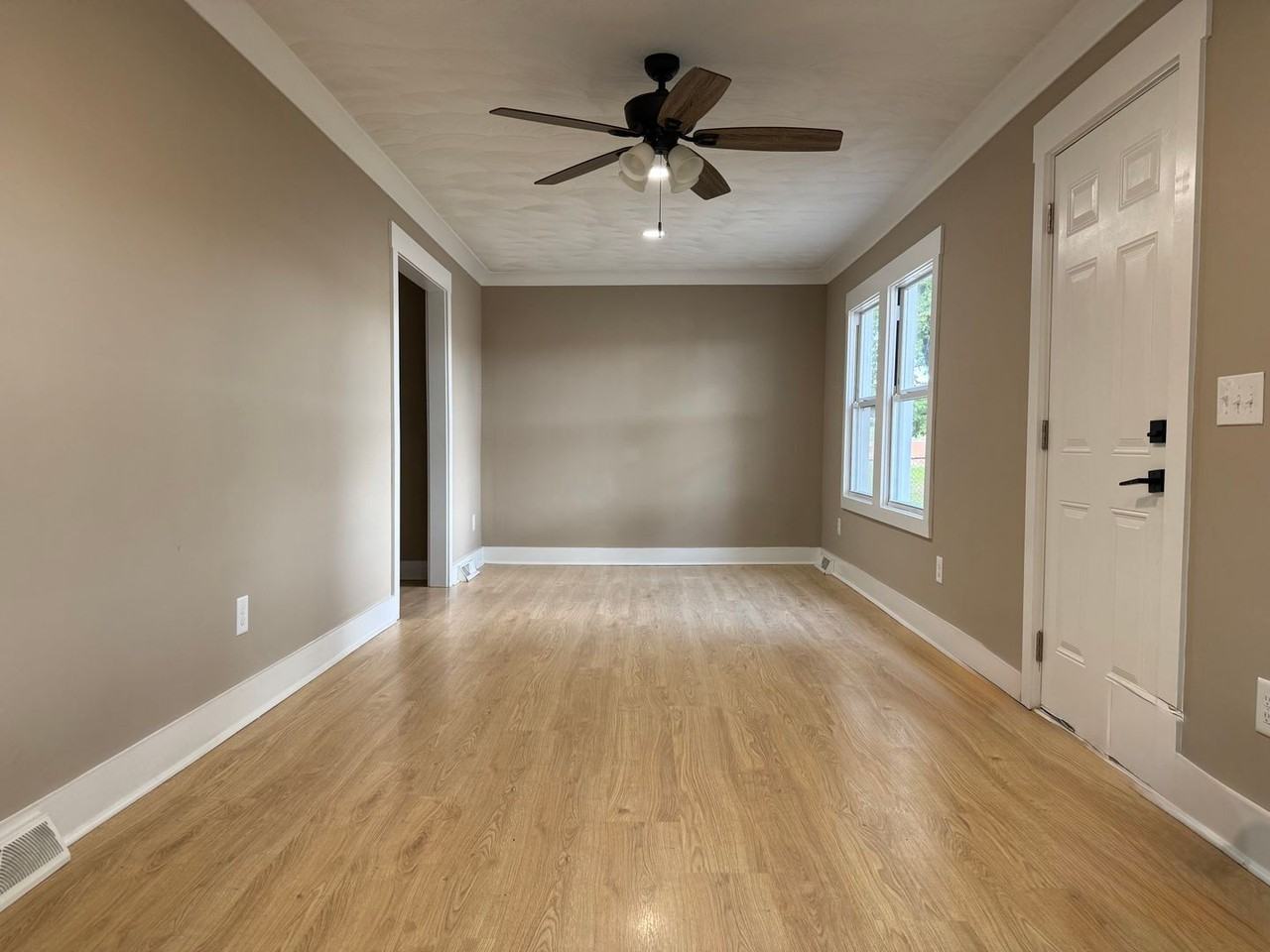 317 W Main St - Photo 4 of 14