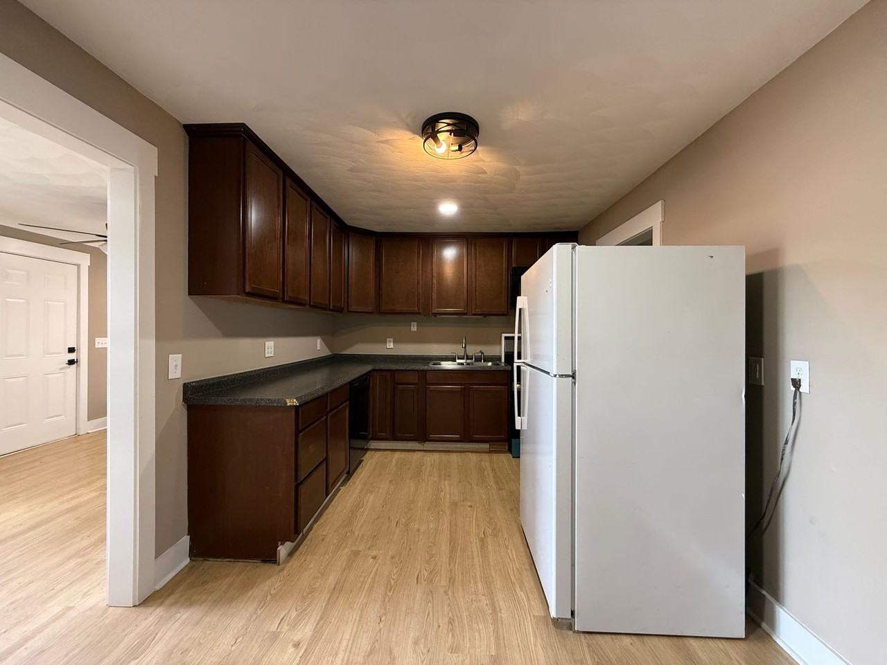 317 W Main St - Photo 5 of 14