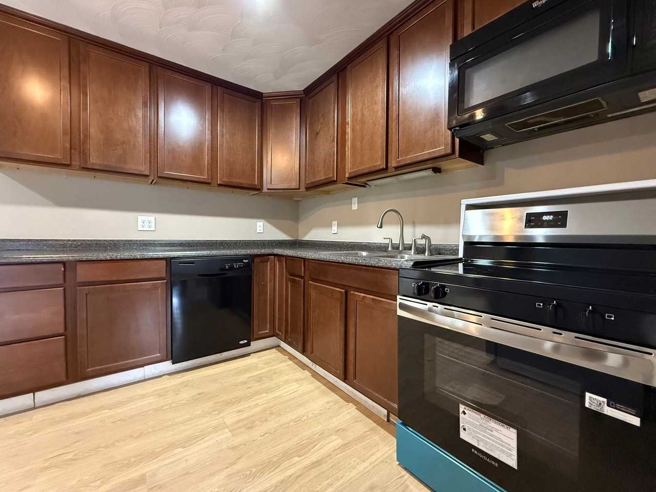 317 W Main St - Photo 6 of 14