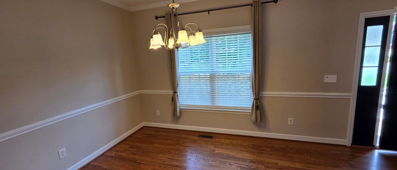4049 Clinard Ave - Photo 4 of 39