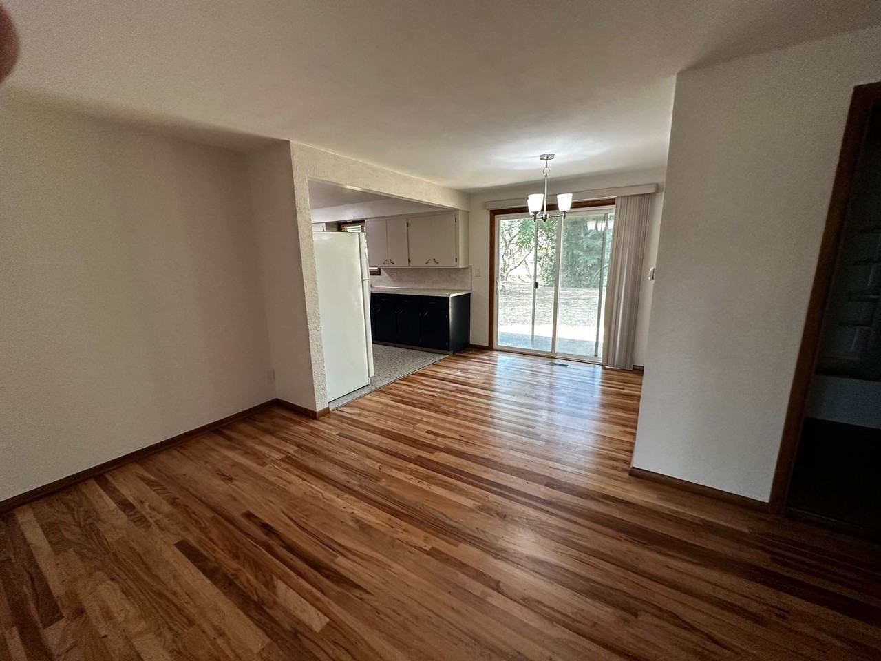 435 Se Atwood Ave - Photo 4 of 8