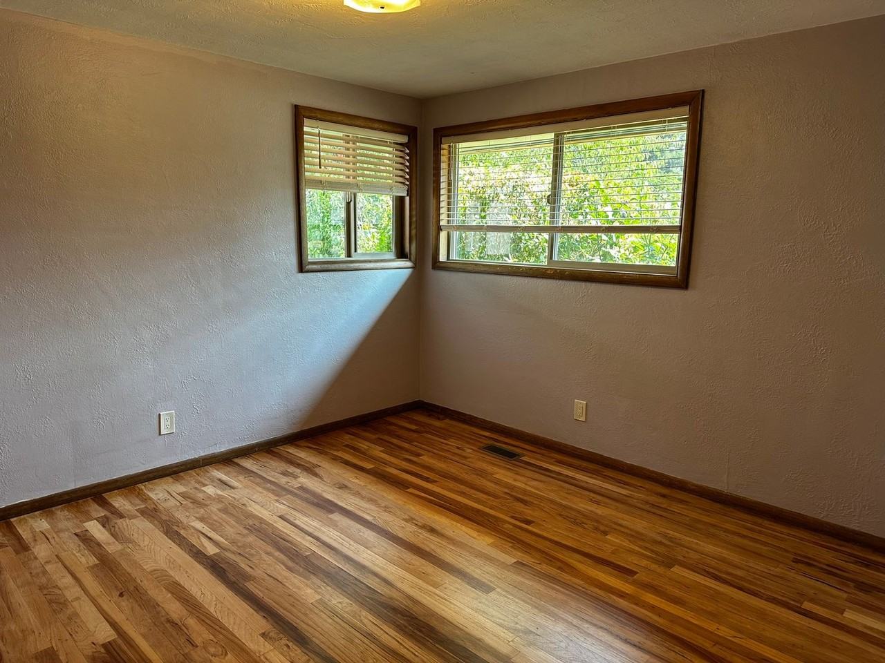 435 Se Atwood Ave - Photo 6 of 8