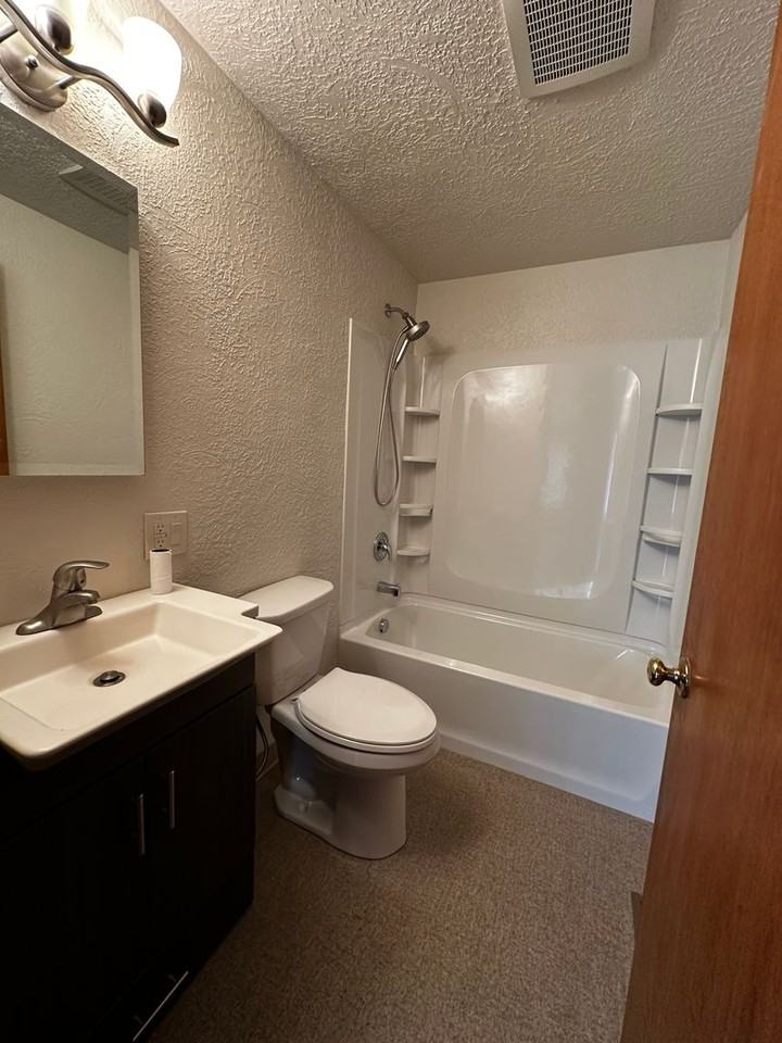 435 Se Atwood Ave - Photo 7 of 8