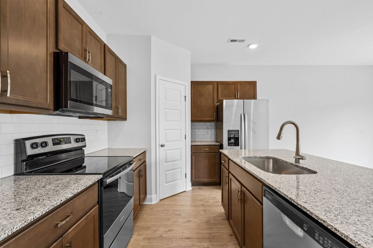 324 W Saltgrass Ln - Photo 2 of 19