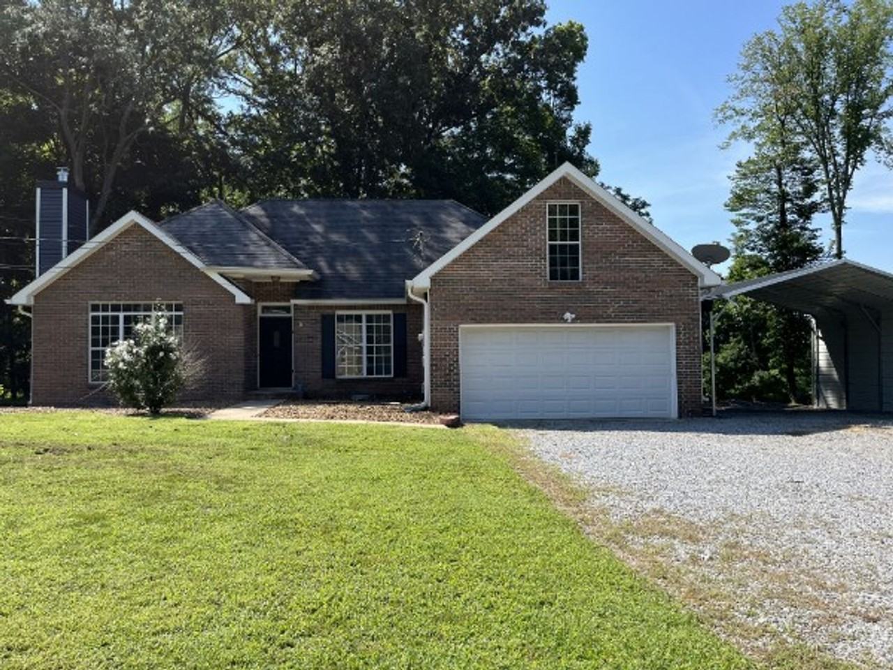 1130 Hunting Creek Ct - Photo 2 of 9