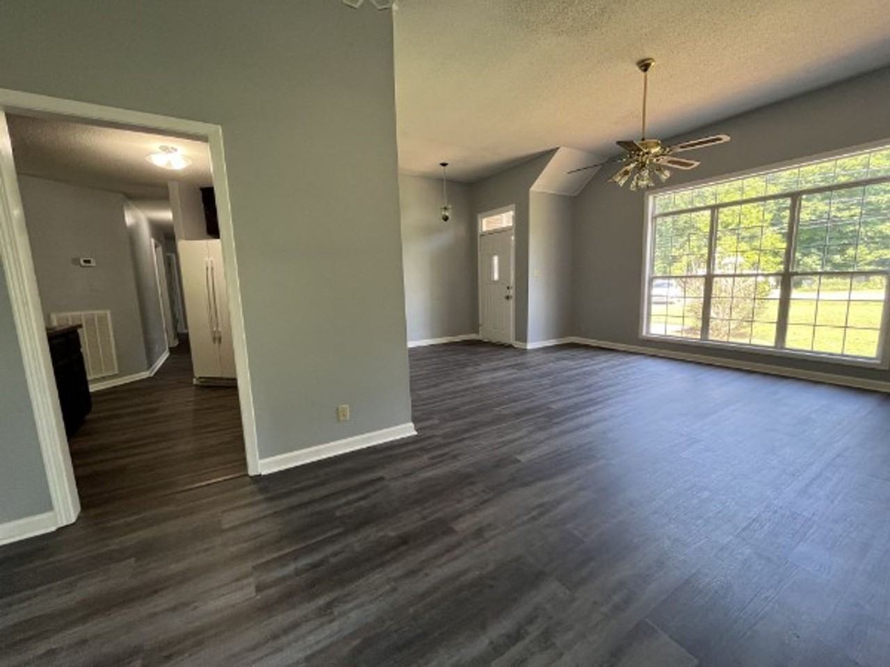 1130 Hunting Creek Ct - Photo 6 of 9