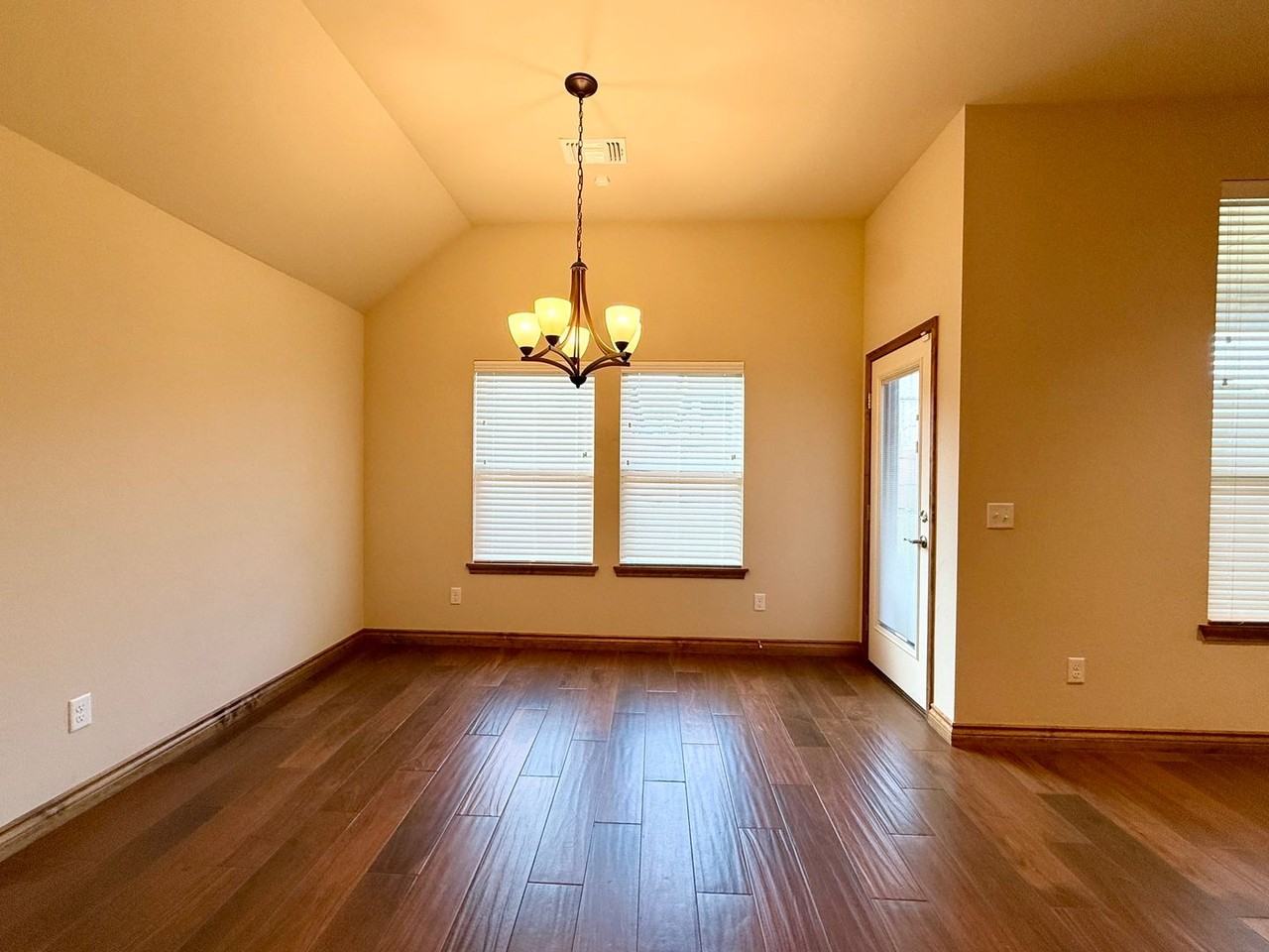 706 Sedona Dr - Photo 7 of 26