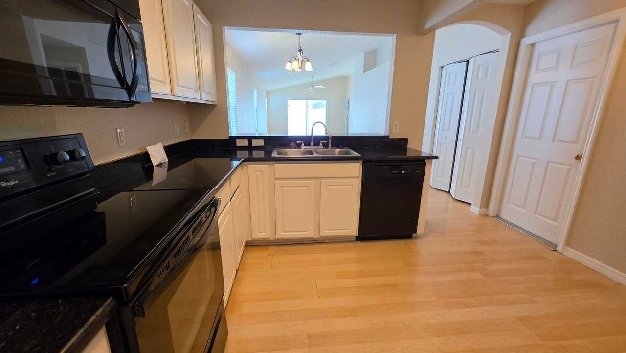 4900 Ne 123rd Ln - Photo 6 of 33