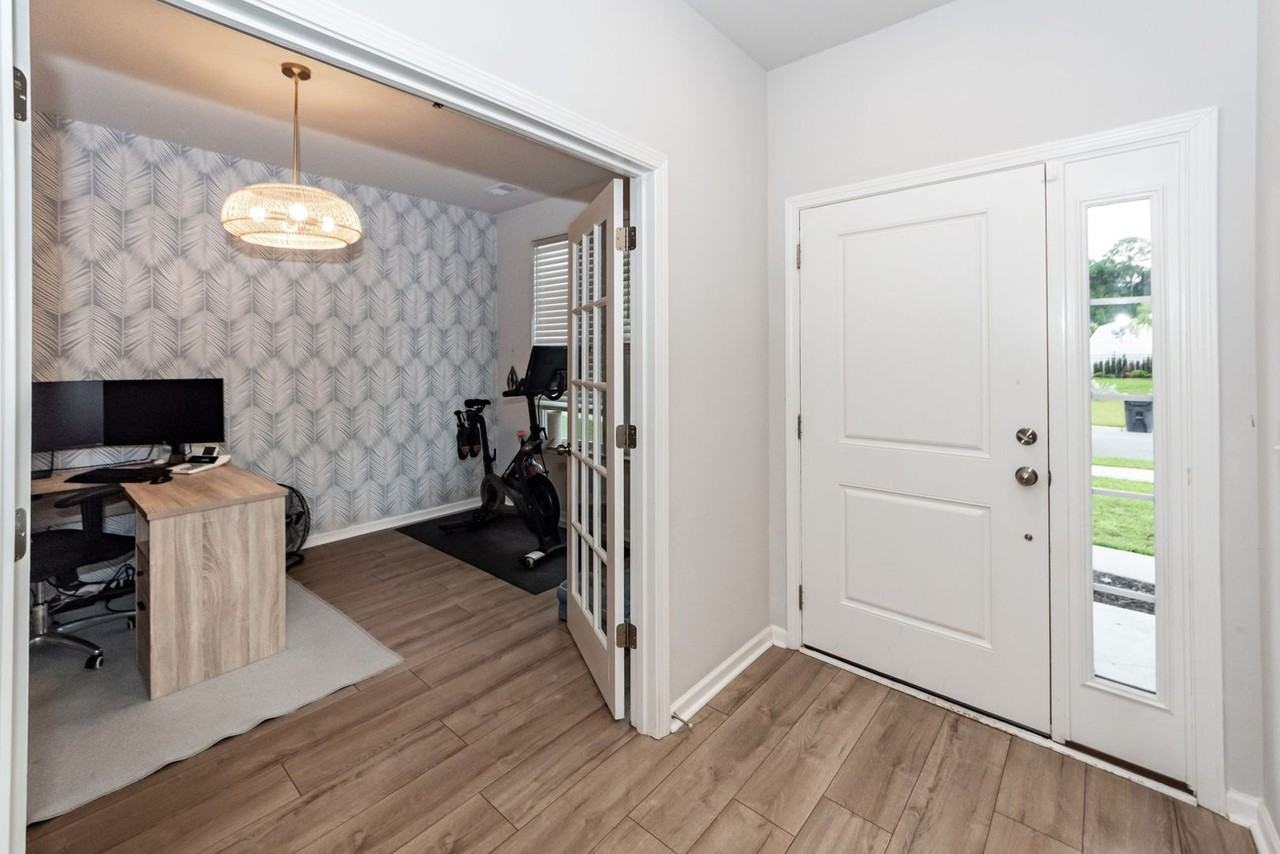 6976 Pumpkinseed Dr - Photo 3 of 49