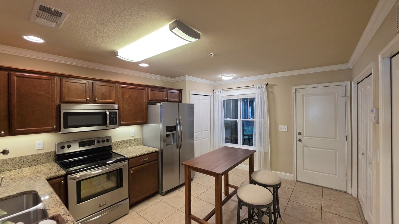 4639 Sw 48th Dr #1 - Photo 3 of 10