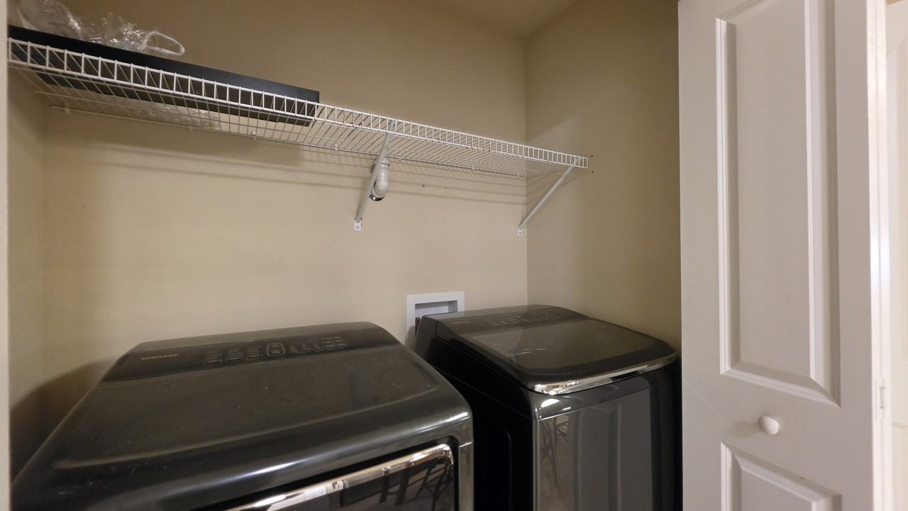4639 Sw 48th Dr #1 - Photo 4 of 10