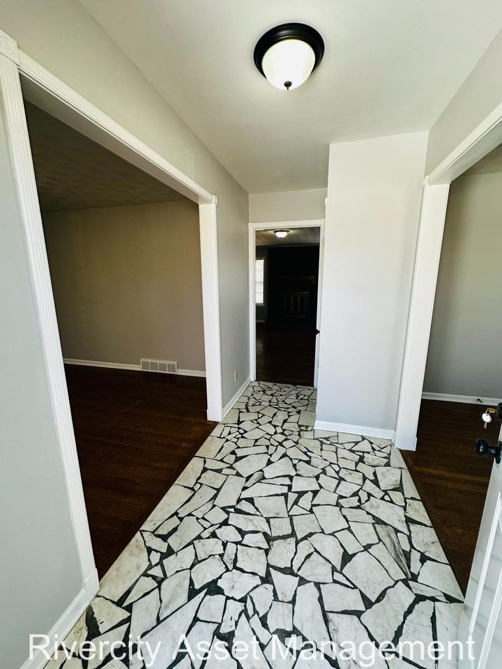 5453 Fincastle Cv #1 - Photo 2 of 16