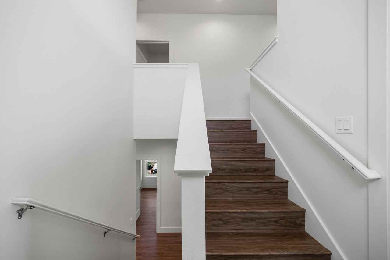 112 Oliona St - Photo 4 of 30