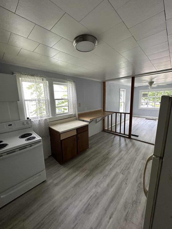415 E 35th St #1 - Photo 5 of 11