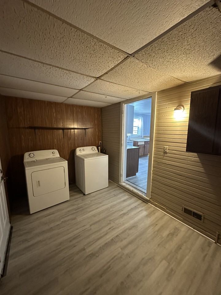415 E 35th St #1 - Photo 6 of 11