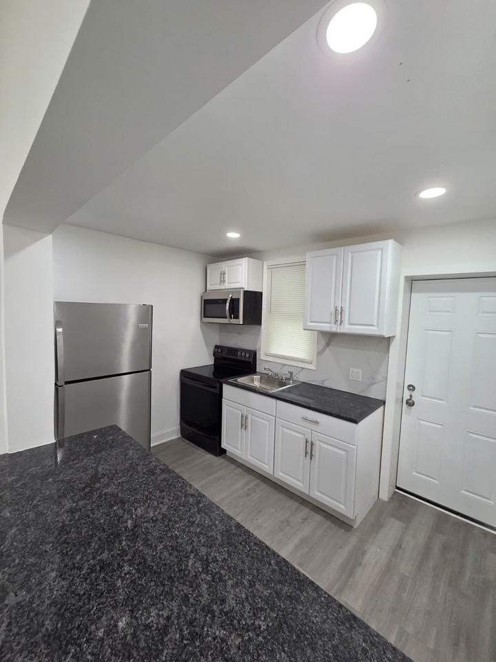 558 E Herman St #1 - Photo 3 of 14