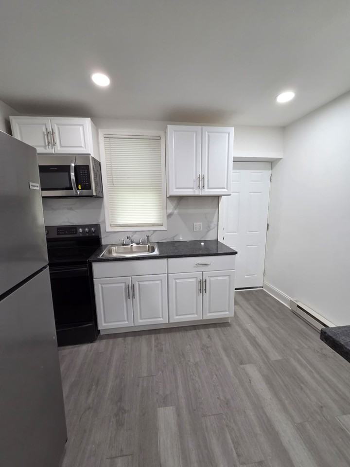 558 E Herman St #1 - Photo 4 of 14