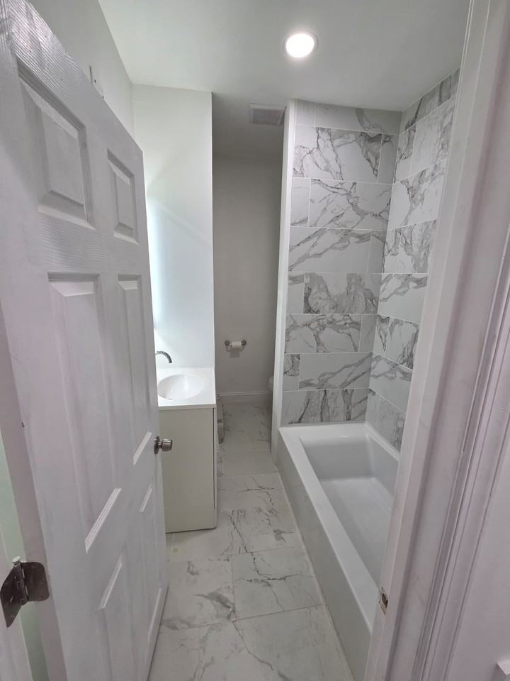 558 E Herman St #1 - Photo 5 of 14