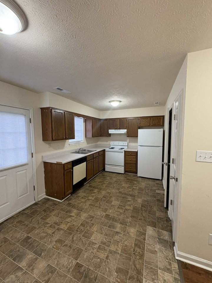 531 Lost Cir #D - Photo 2 of 26
