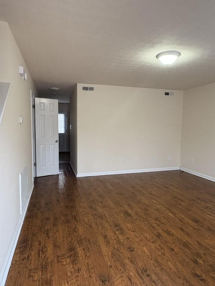 531 Lost Cir #D - Photo 3 of 26