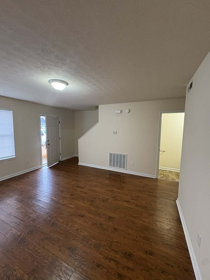 531 Lost Cir #D - Photo 4 of 26
