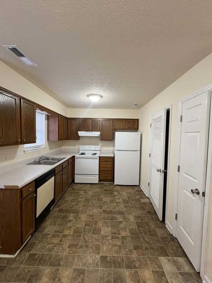531 Lost Cir #D - Photo 5 of 26
