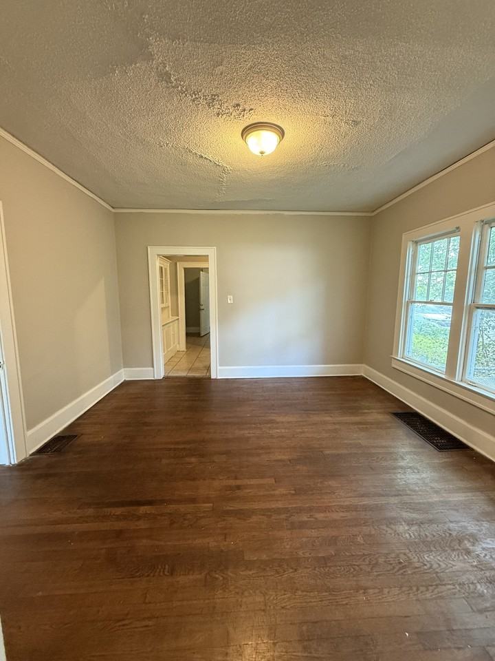 4905 Court M #1 - Photo 3 of 10