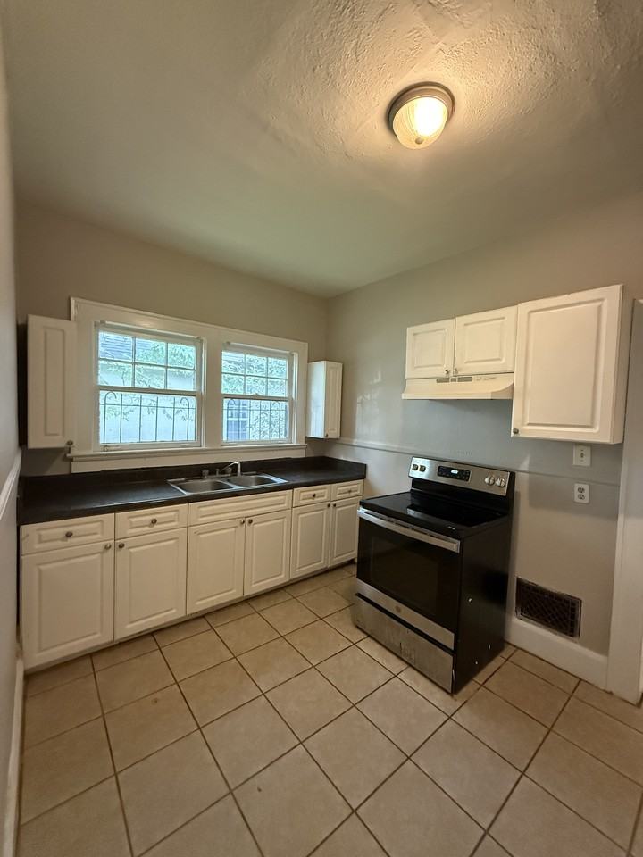 4905 Court M #1 - Photo 6 of 10