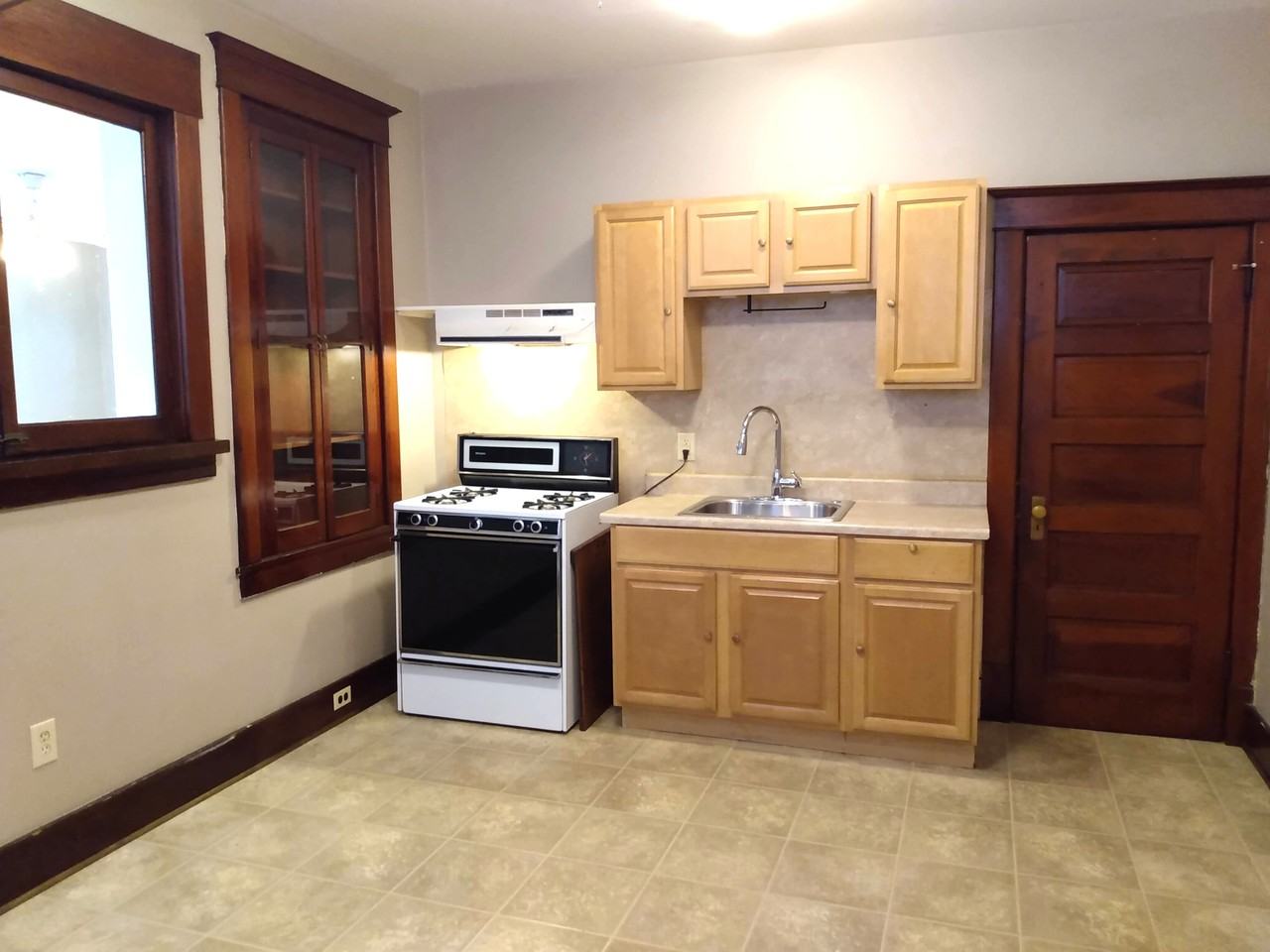 22 W Washington St #1 - Photo 4 of 12