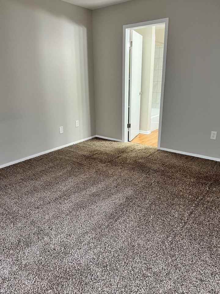 127 Abbey Ln - Photo 4 of 11