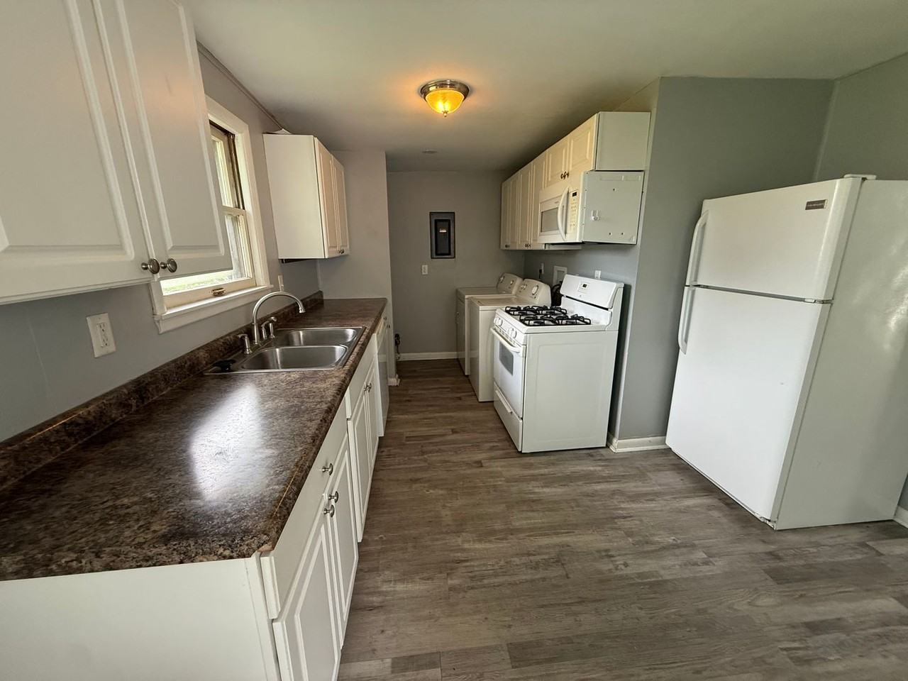 2022 Scott St - Photo 7 of 11