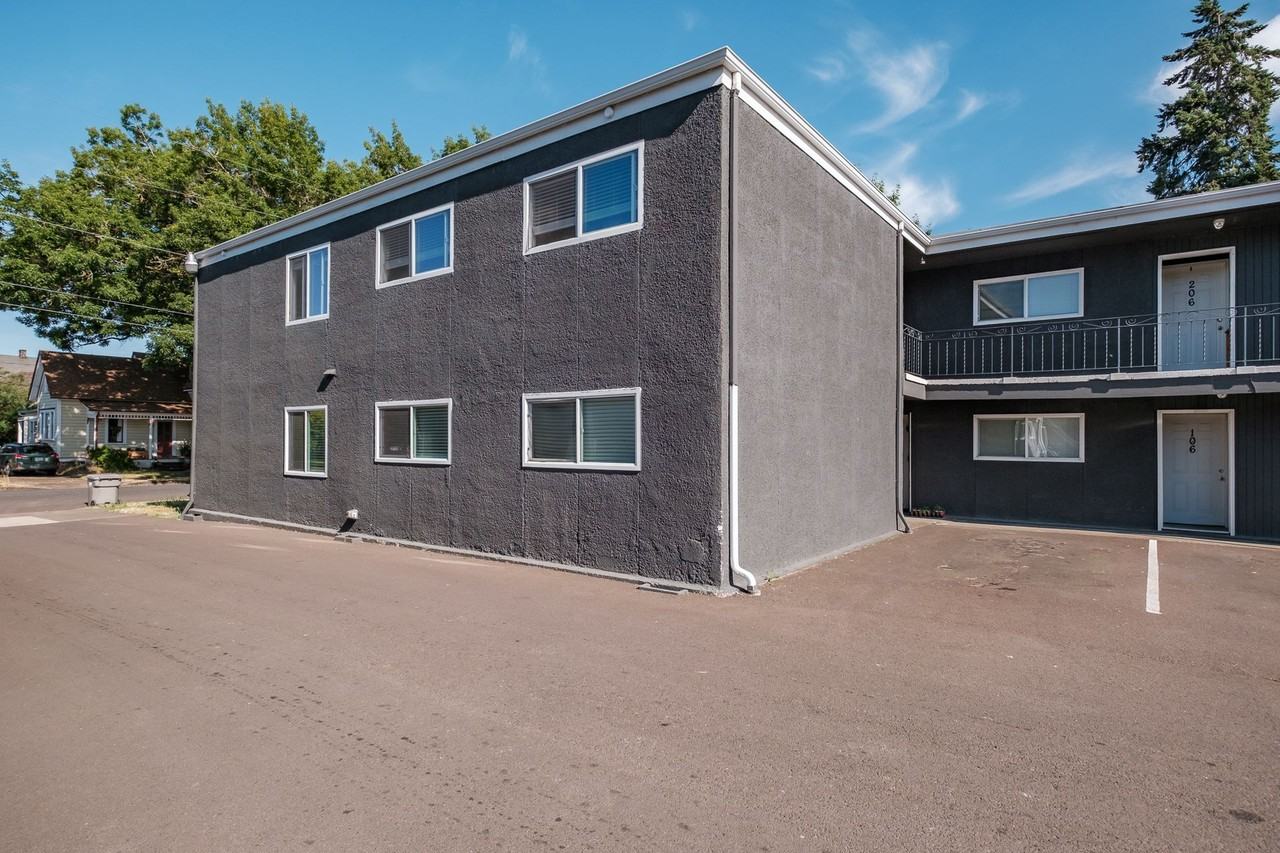 208 5th Ave Se #203 - Photo 2 of 50
