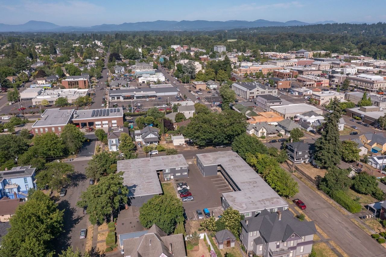 208 5th Ave Se #203 - Photo 4 of 50