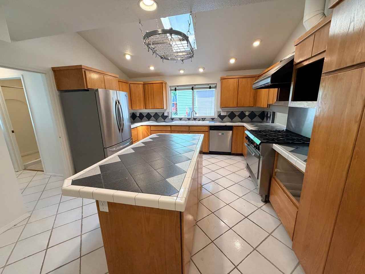 9938 SW TERWILLIGER BLVD. - Photo 7 of 45