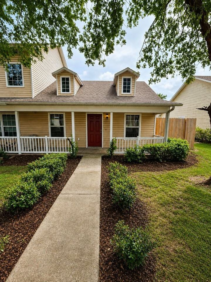 1004 Park Central Cir - Photo 2 of 15