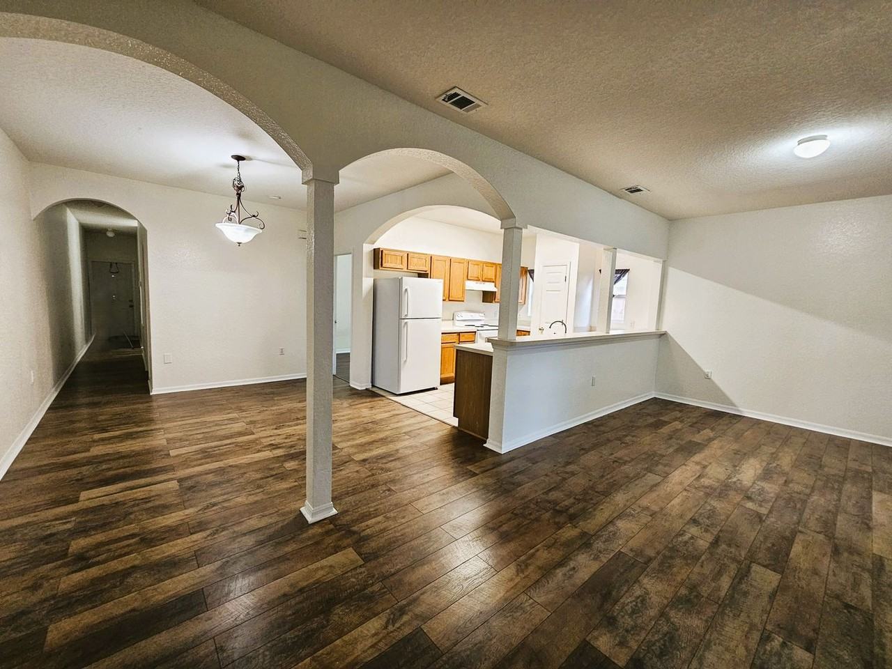1004 Park Central Cir - Photo 3 of 15