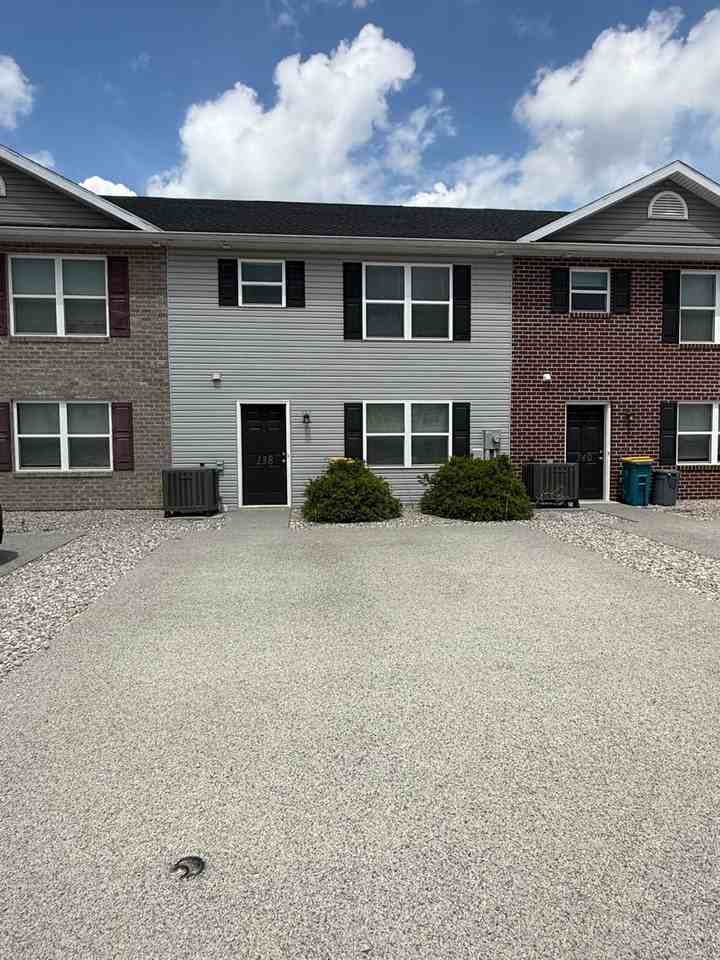 138 Delano Dr - Photo 2 of 32