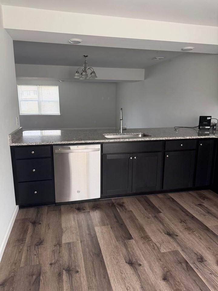 138 Delano Dr - Photo 3 of 32